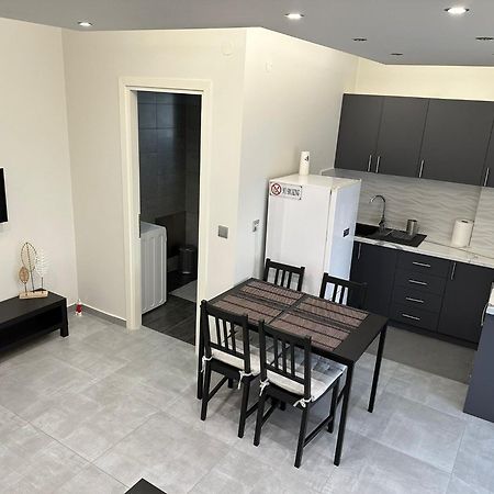Όμορφο Δυάρι Με Βεράντα.! Apartment Kalamata Exterior photo
