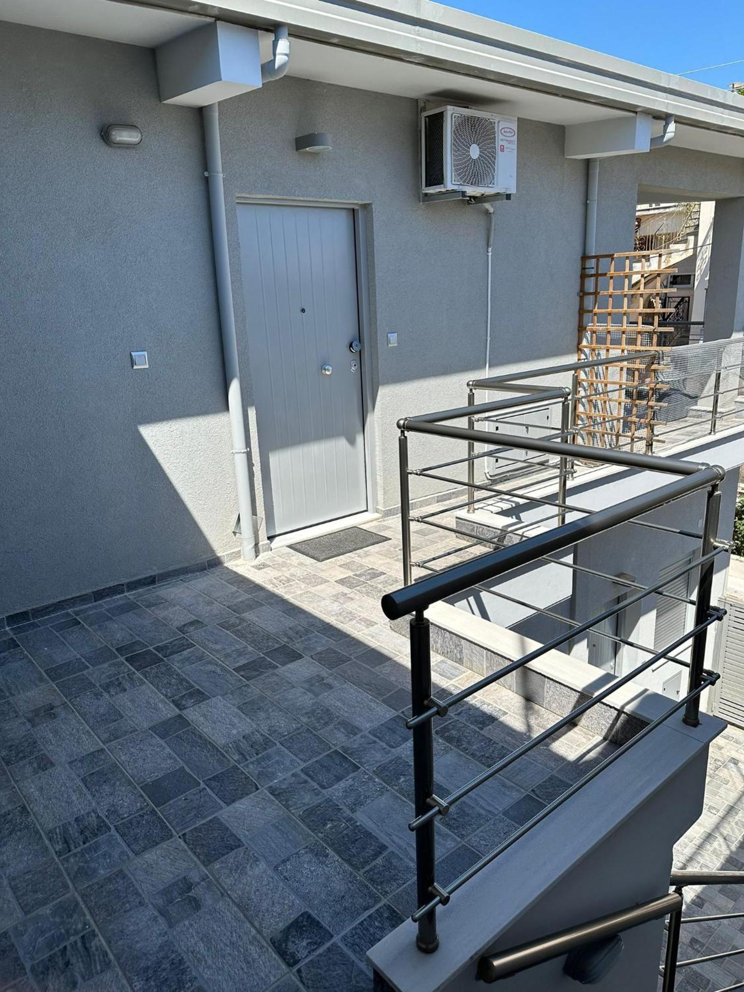 Όμορφο Δυάρι Με Βεράντα.! Apartment Kalamata Exterior photo